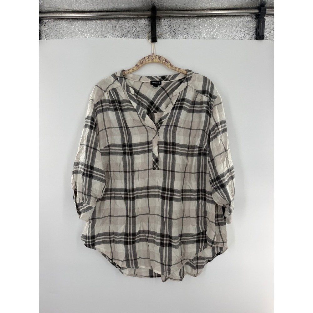 Torrid Black White Plaid Roll Tab Sleeve Split Neck Blouse Size 1 Plus Size